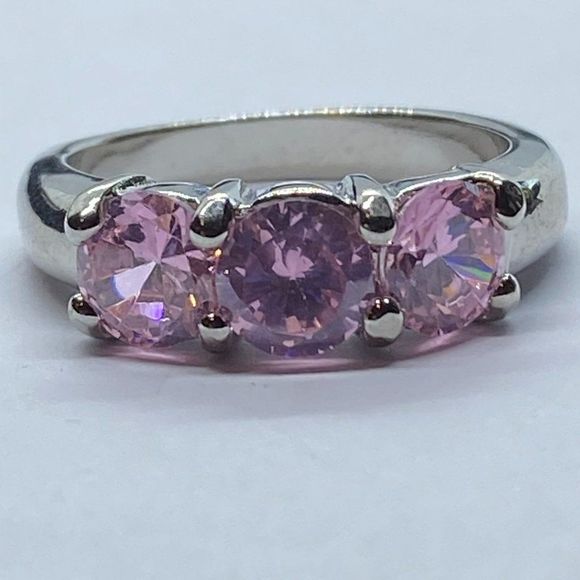 Swarovski Crystal Pink 3 Stone Ring (trilogy, past-present-future) - Picture 4 of 10